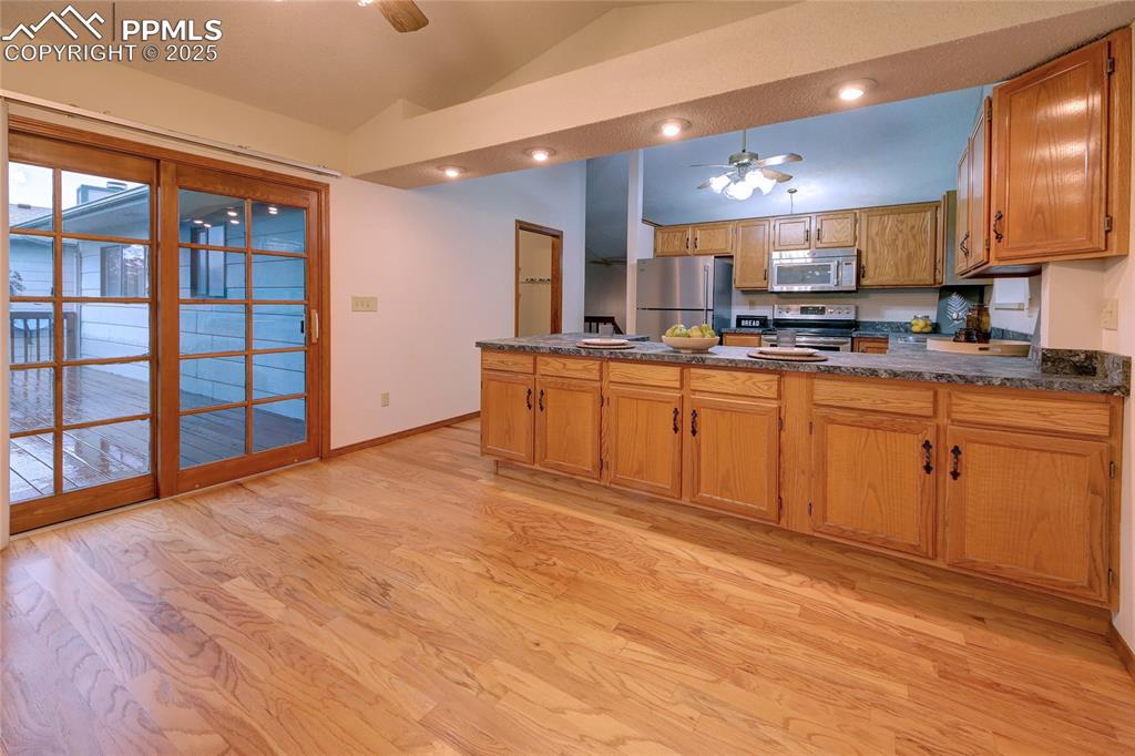 Image 7 of 29: Kitchen