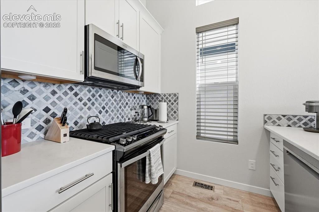 Image 15 of 22: Kitchen