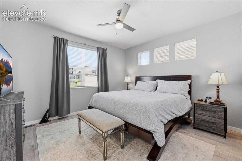 Image 17 of 22: Bedroom