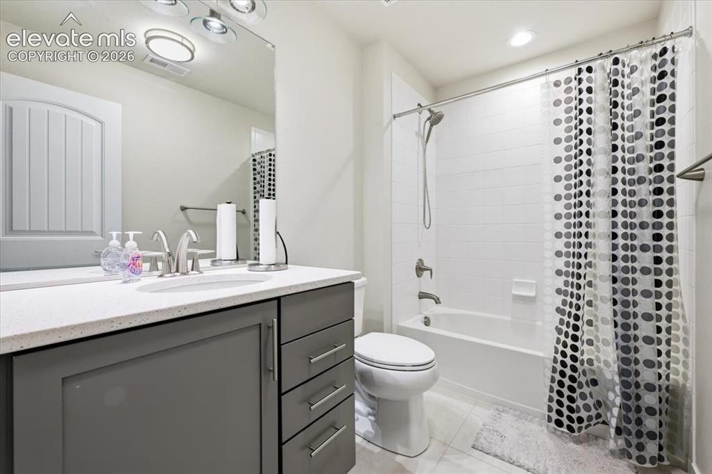 Image 21 of 22: Bathroom