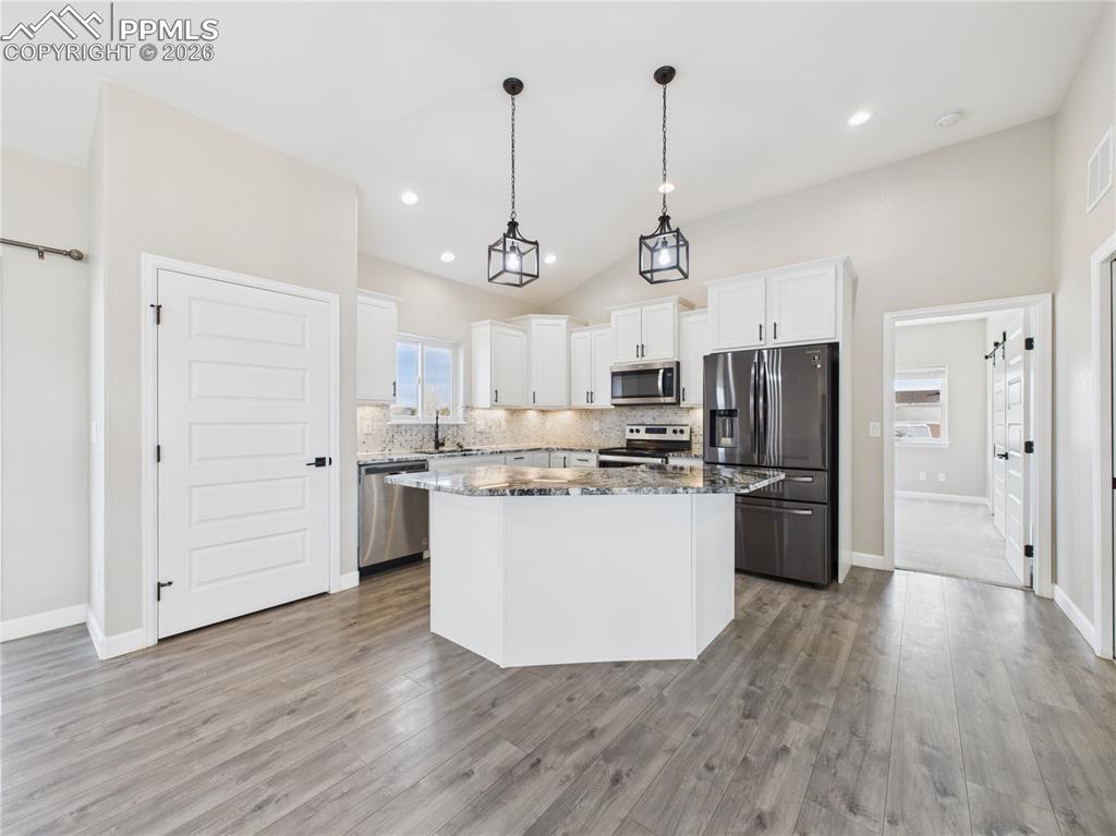 Image 11 of 40: Kitchen