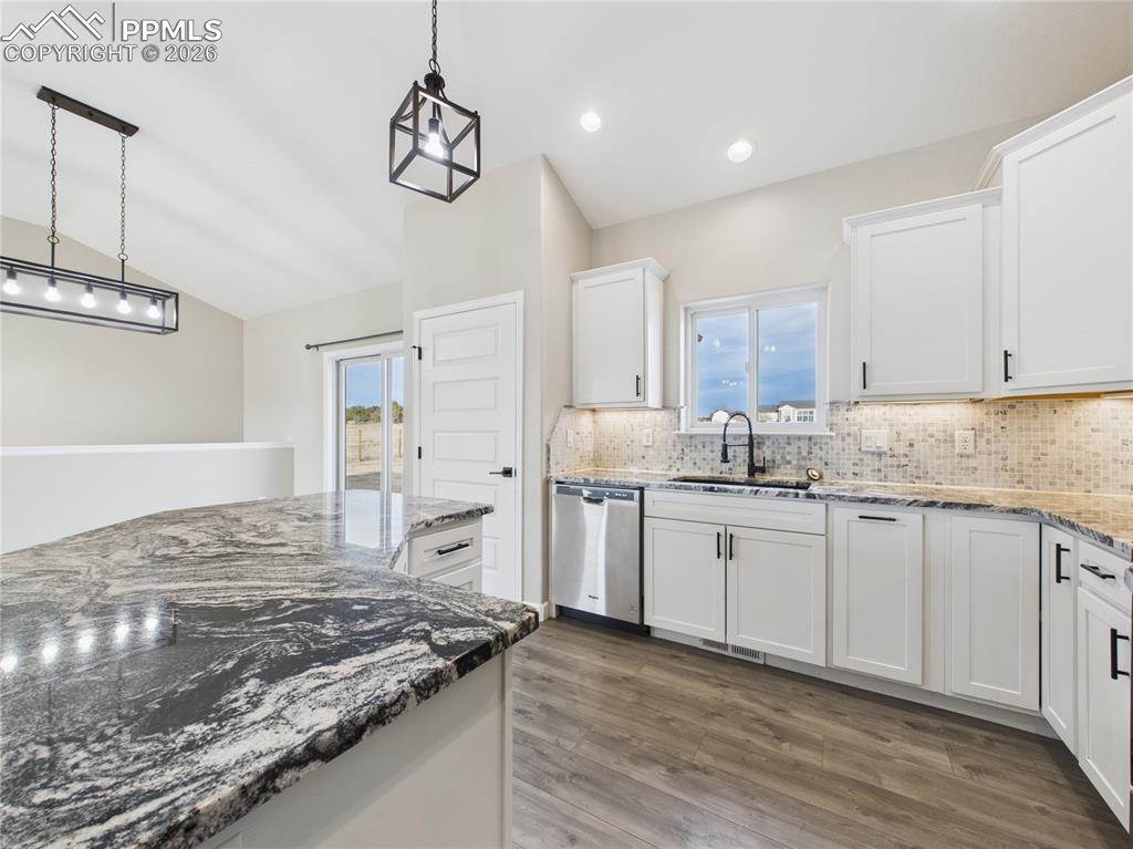 Image 13 of 40: Kitchen