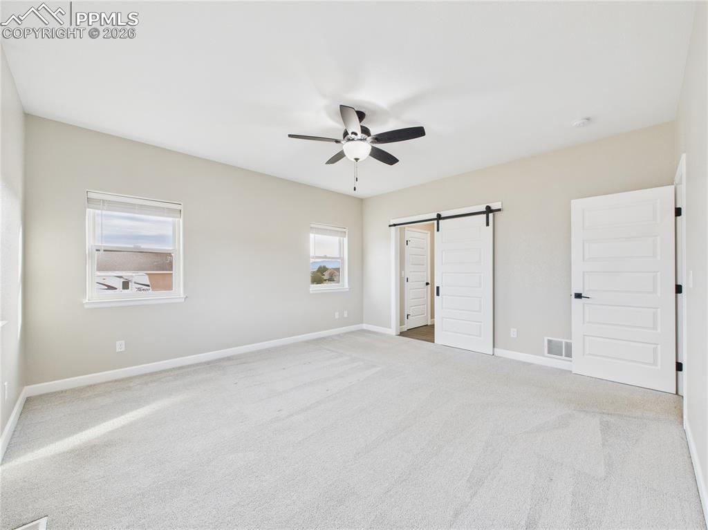 Image 23 of 40: Bedroom