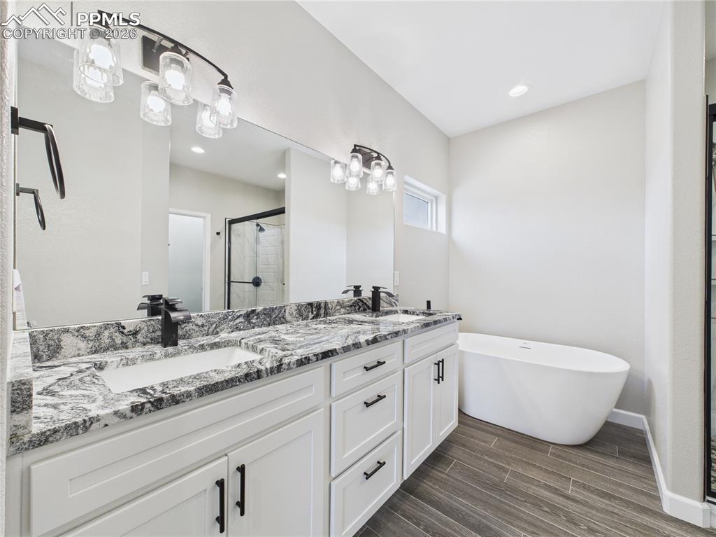 Image 26 of 40: Bathroom