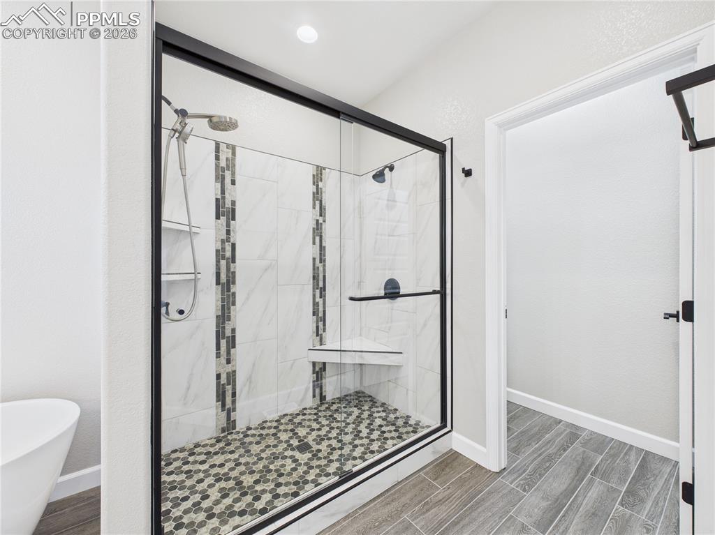 Image 27 of 40: Bathroom