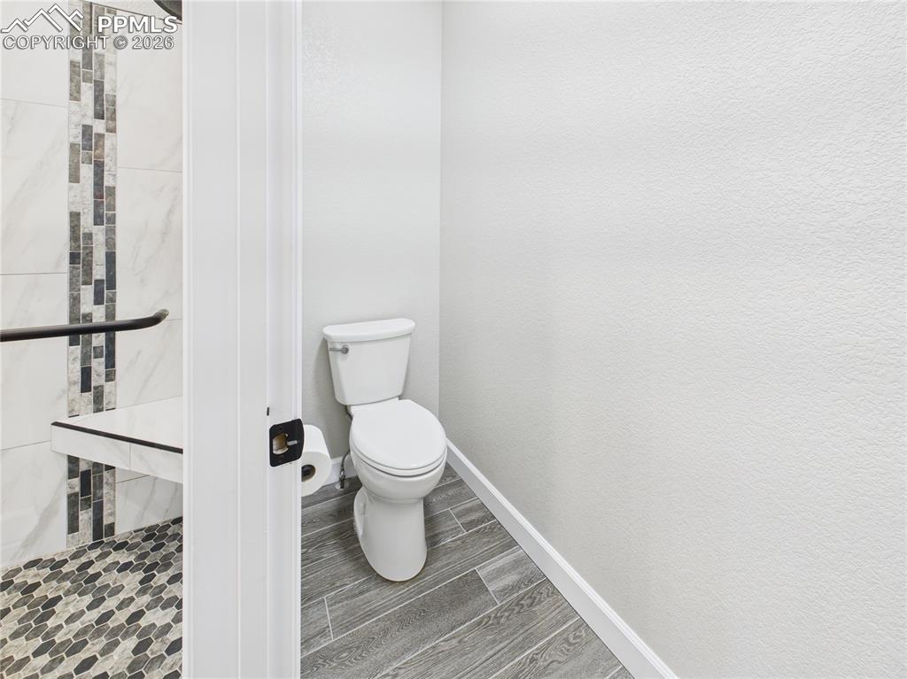 Image 28 of 40: Bathroom