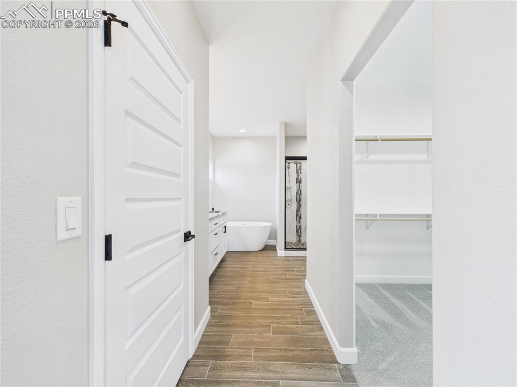 Image 29 of 40: Bathroom