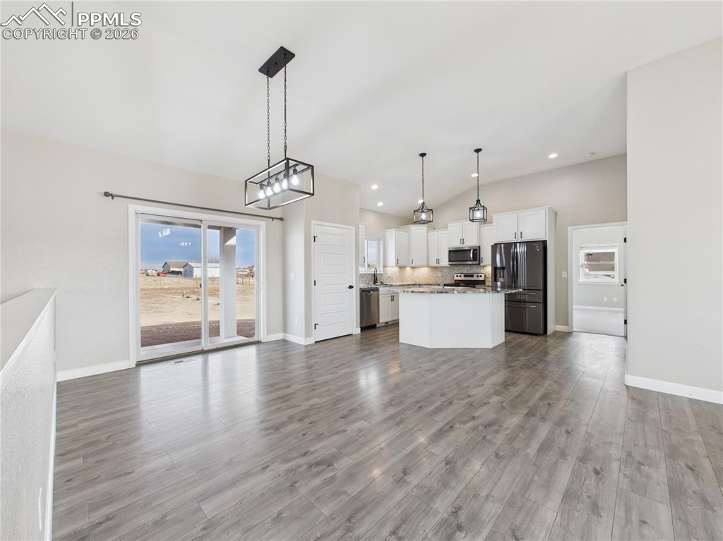 Image 8 of 40: Kitchen