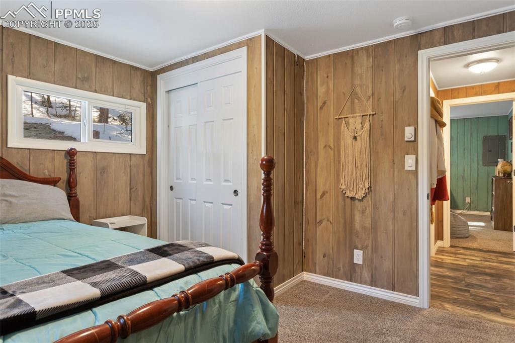 Image 16 of 22: Bedroom