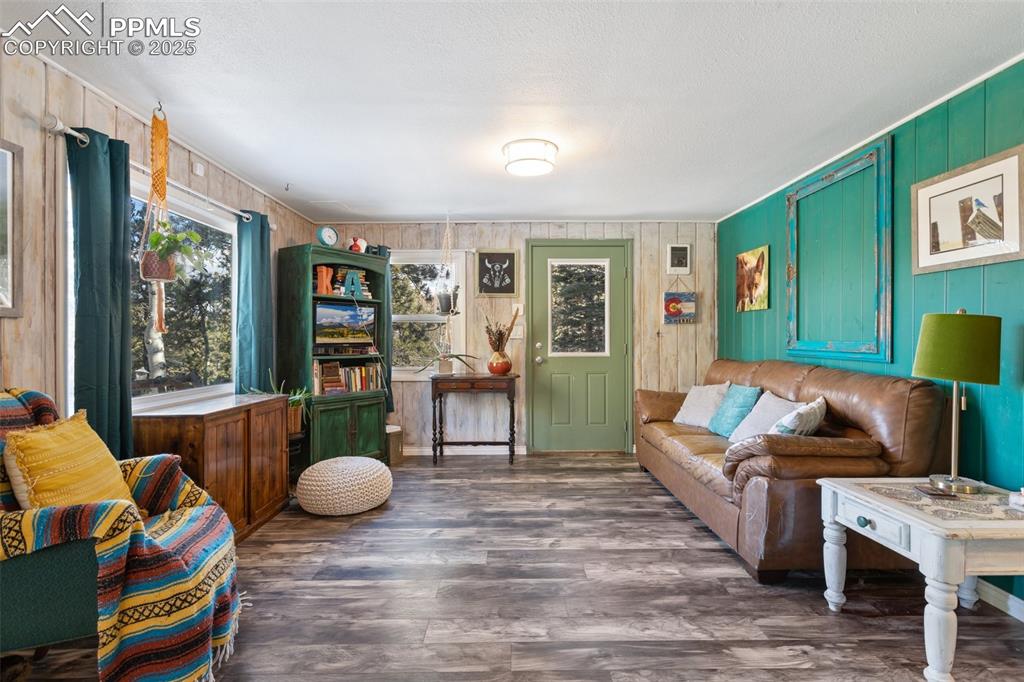 Image 7 of 22: Living Room