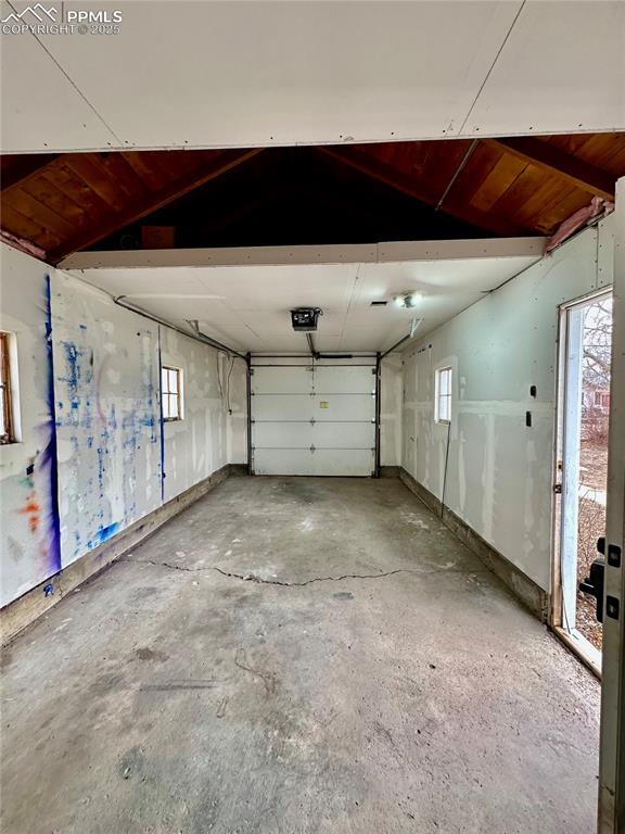 Image 17 of 17: Garage