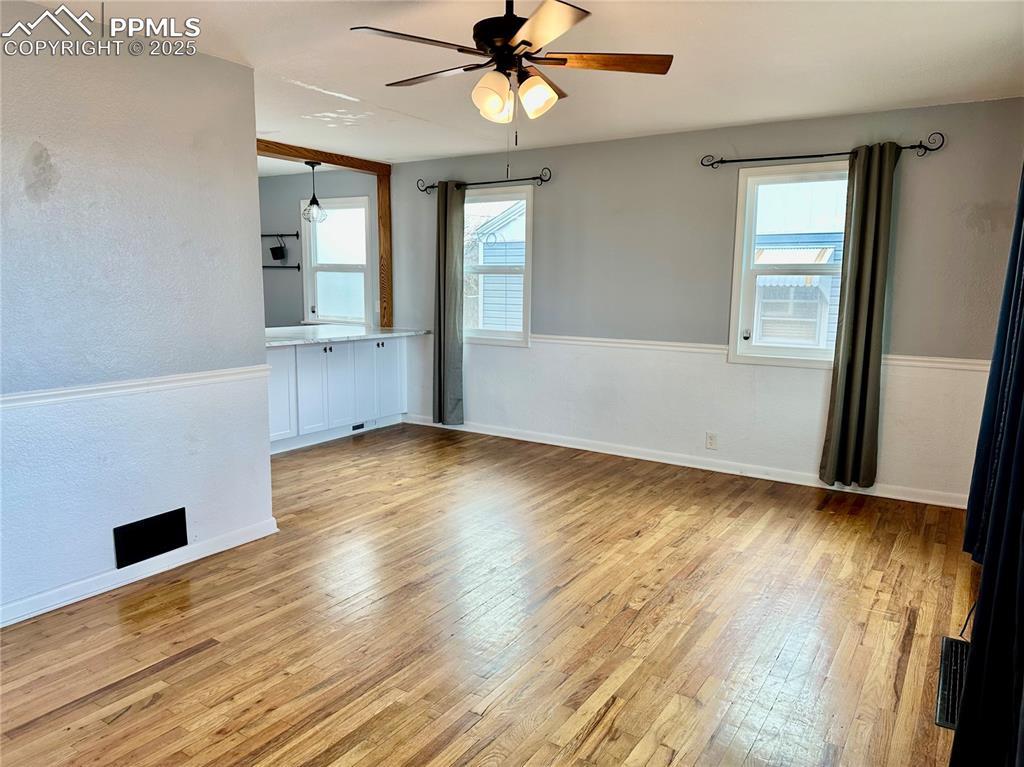 Image 2 of 17: Living Room