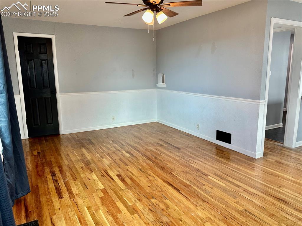 Image 3 of 17: Living Room