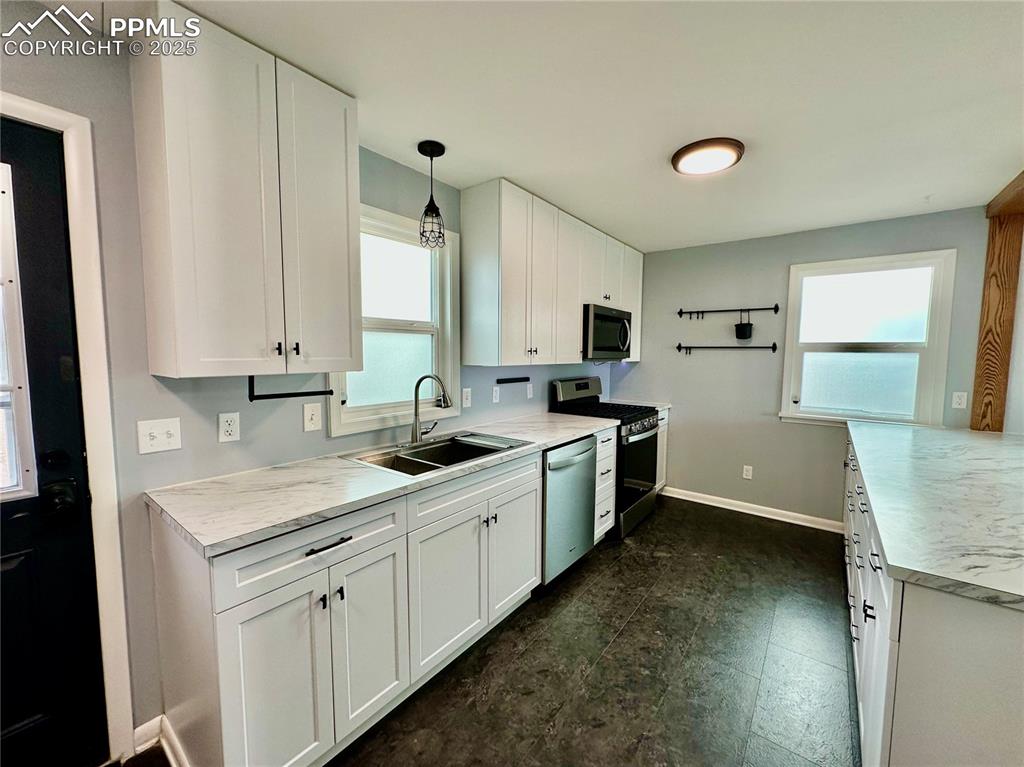 Image 6 of 17: Kitchen