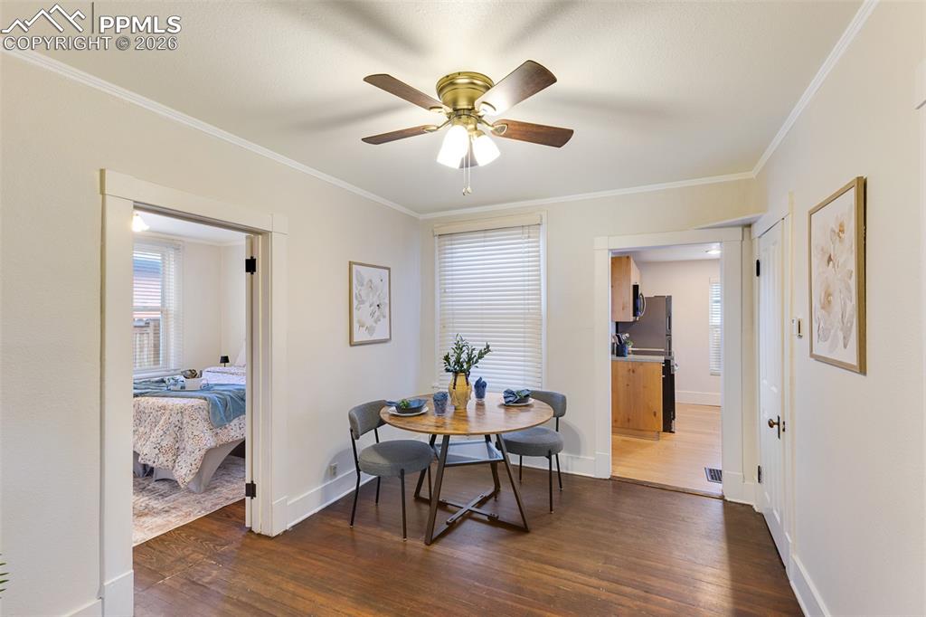 Image 10 of 27: Dining Area