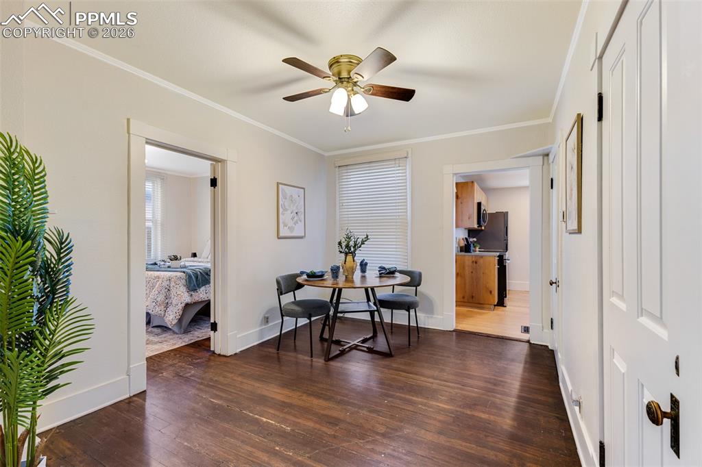 Image 11 of 27: Dining Area