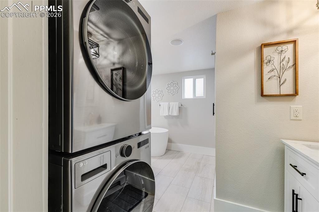 Image 17 of 27: Laundry