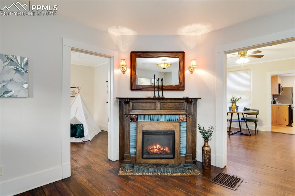 Image 8 of 27: Living Room