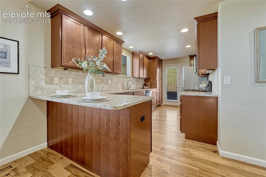 Image 15 of 39: Kitchen