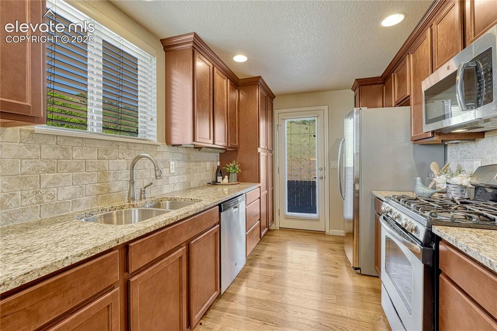 Image 16 of 39: Kitchen