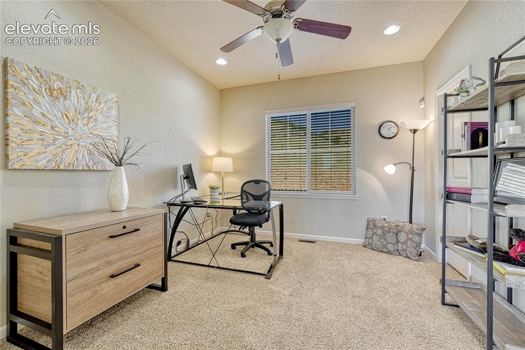 Image 18 of 39: Office