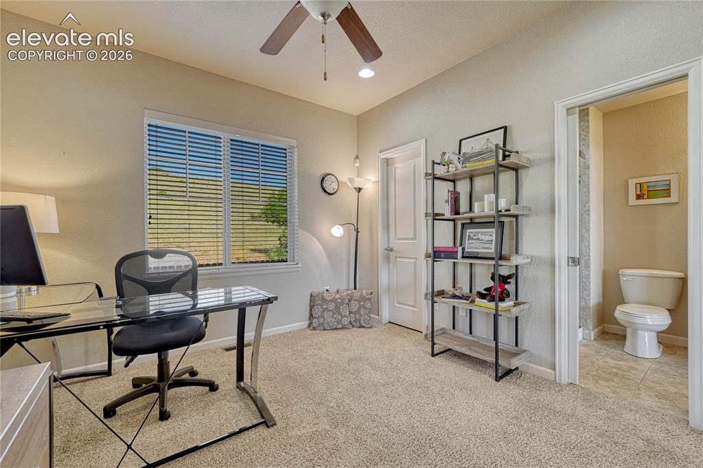 Image 19 of 39: Office