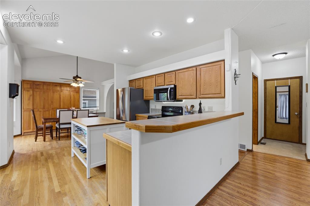 Image 11 of 42: Kitchen