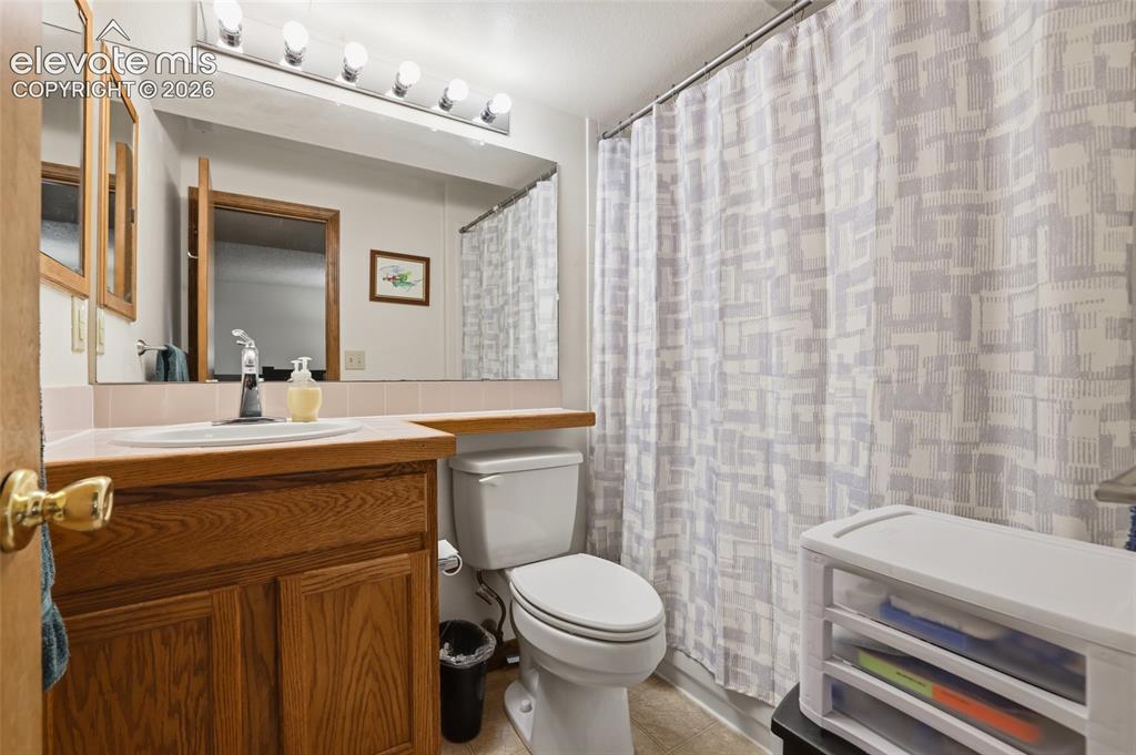 Image 31 of 42: Bathroom