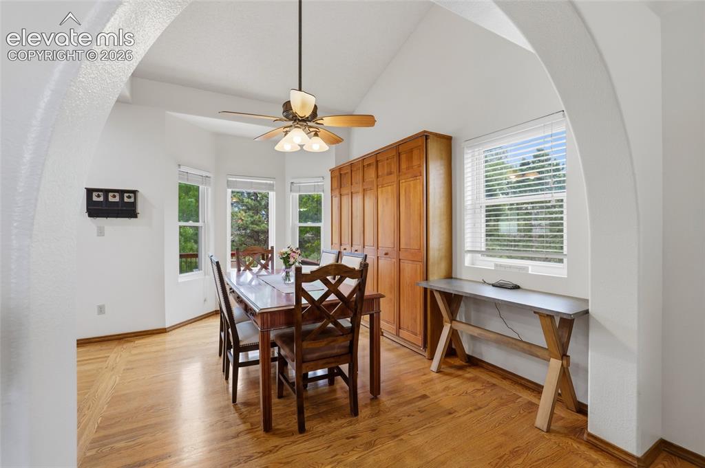Image 4 of 42: Dining Area