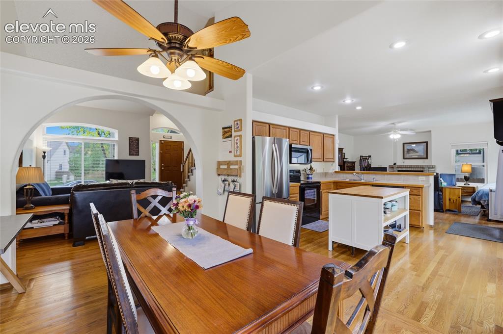 Image 9 of 42: Dining Area