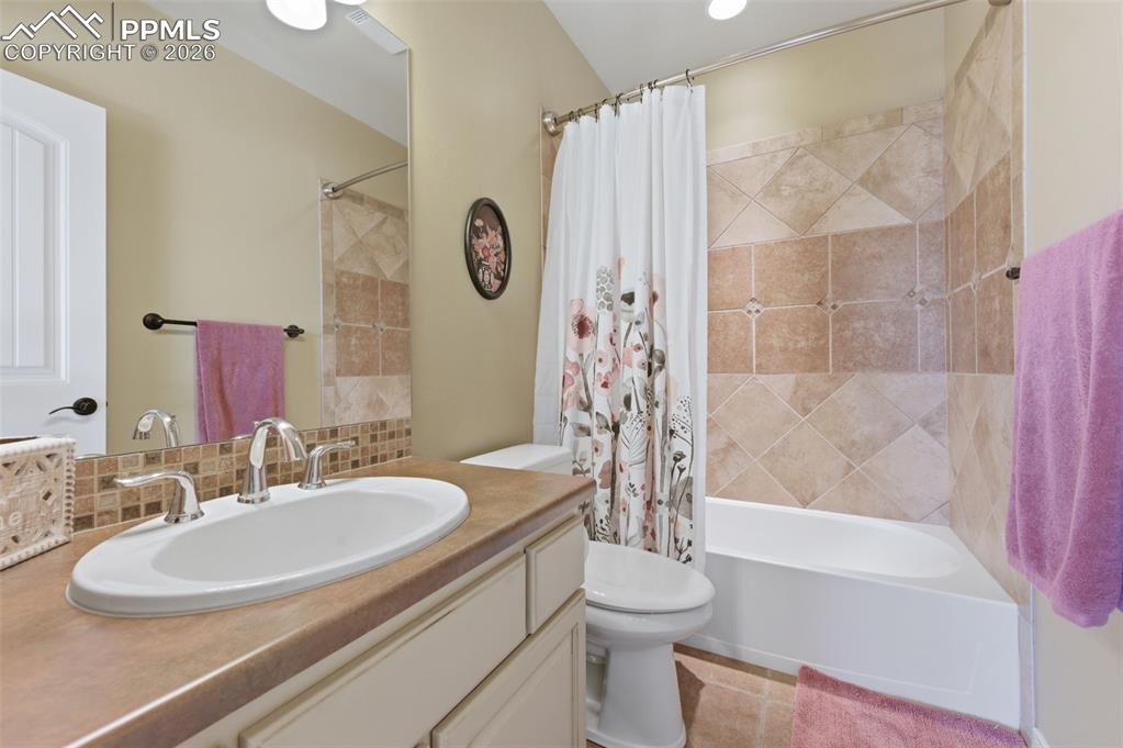 Image 30 of 50: Walk in closet with light carpet