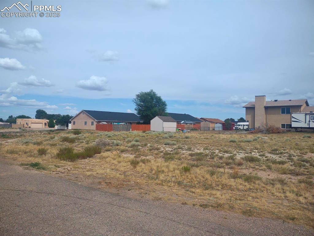 Image 3 of 3: Yard