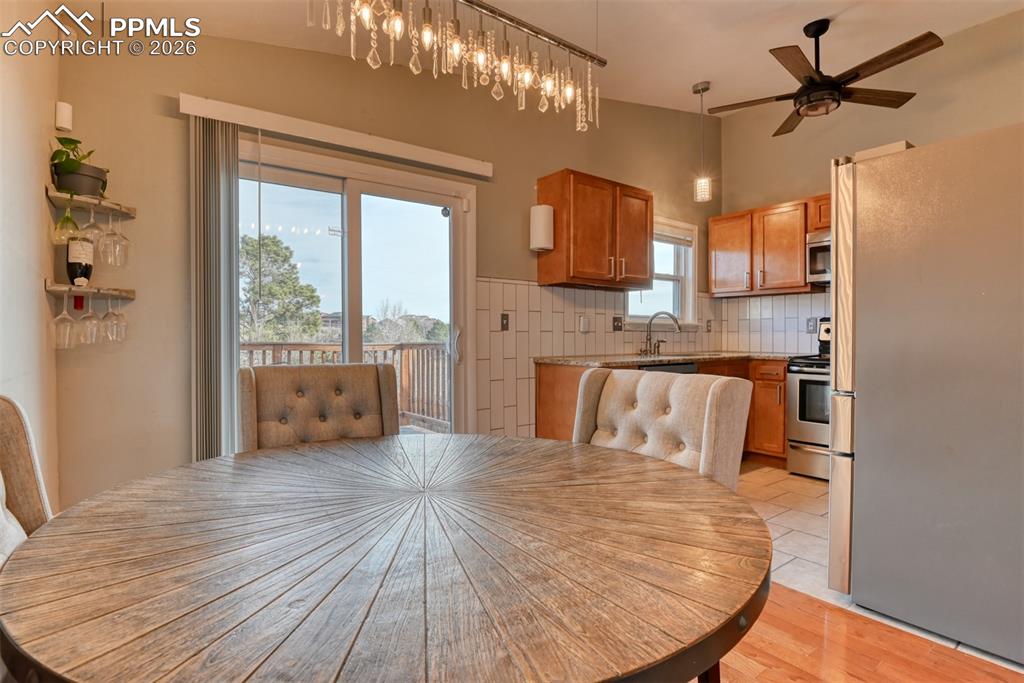 Image 10 of 41: Dining Area