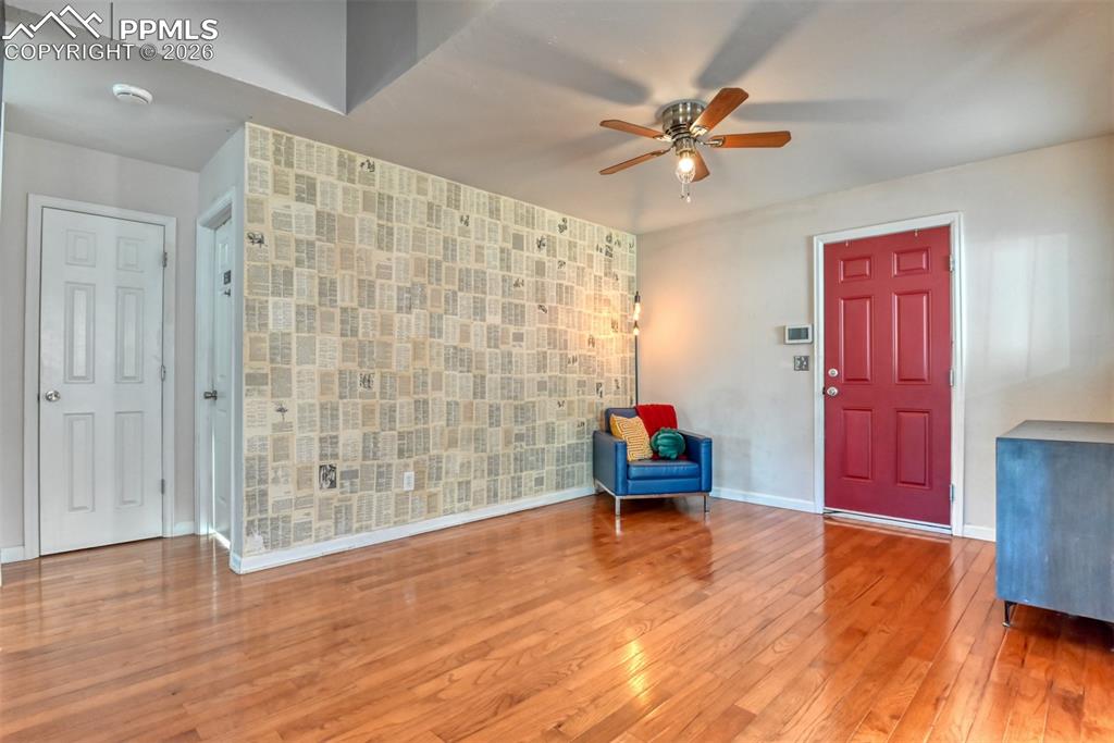 Image 20 of 41: Sitting Room