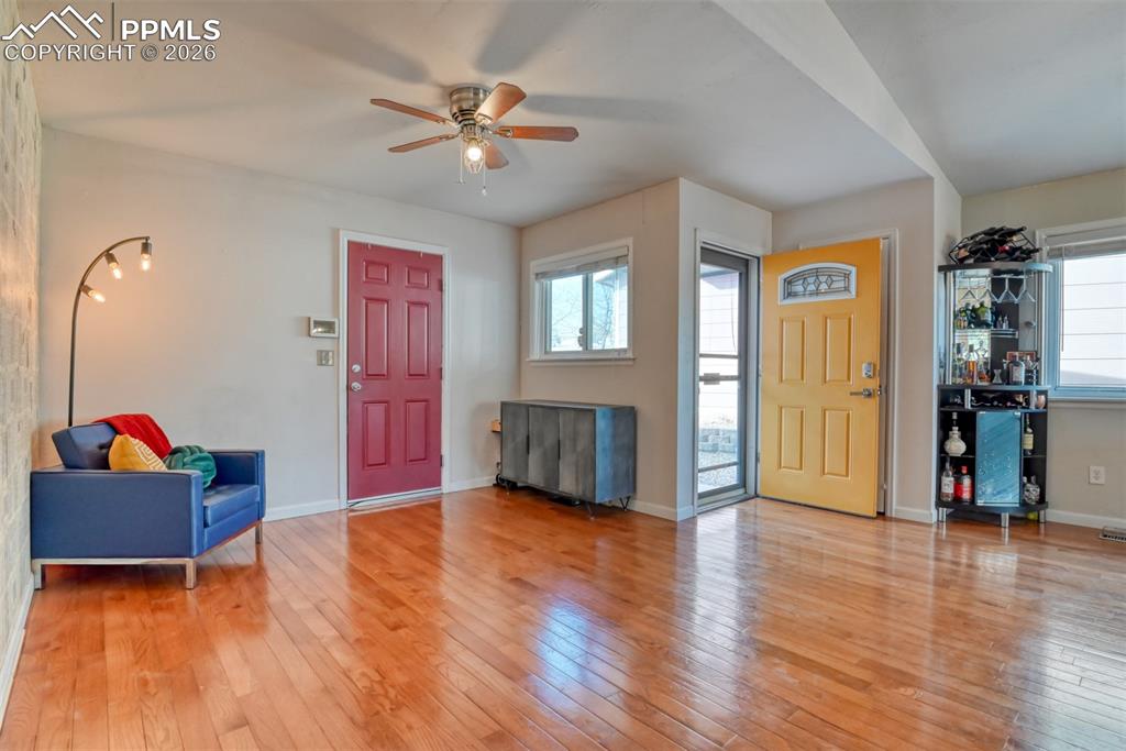 Image 23 of 41: Entry