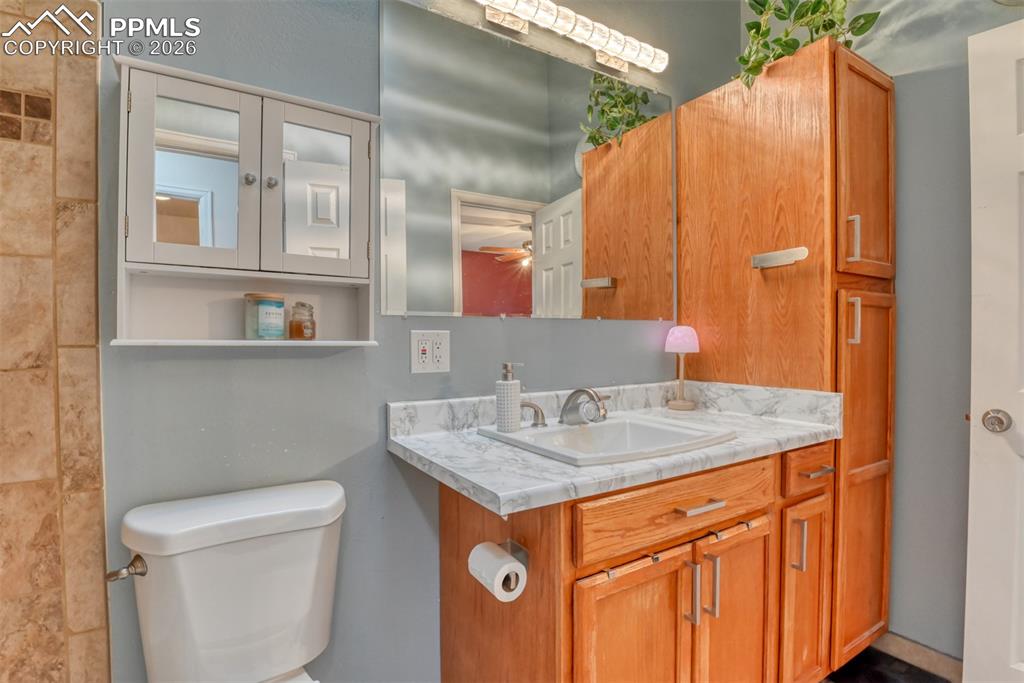 Image 26 of 41: Bathroom