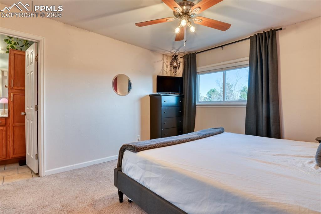 Image 29 of 41: Bedroom