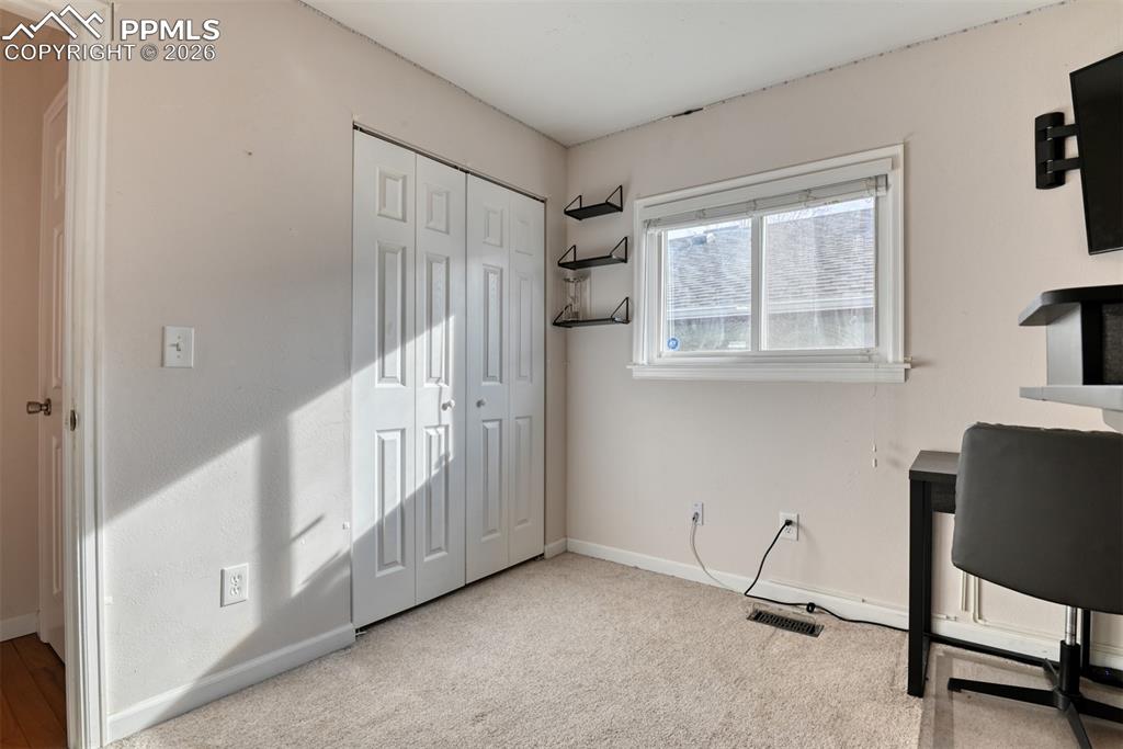 Image 35 of 41: Office