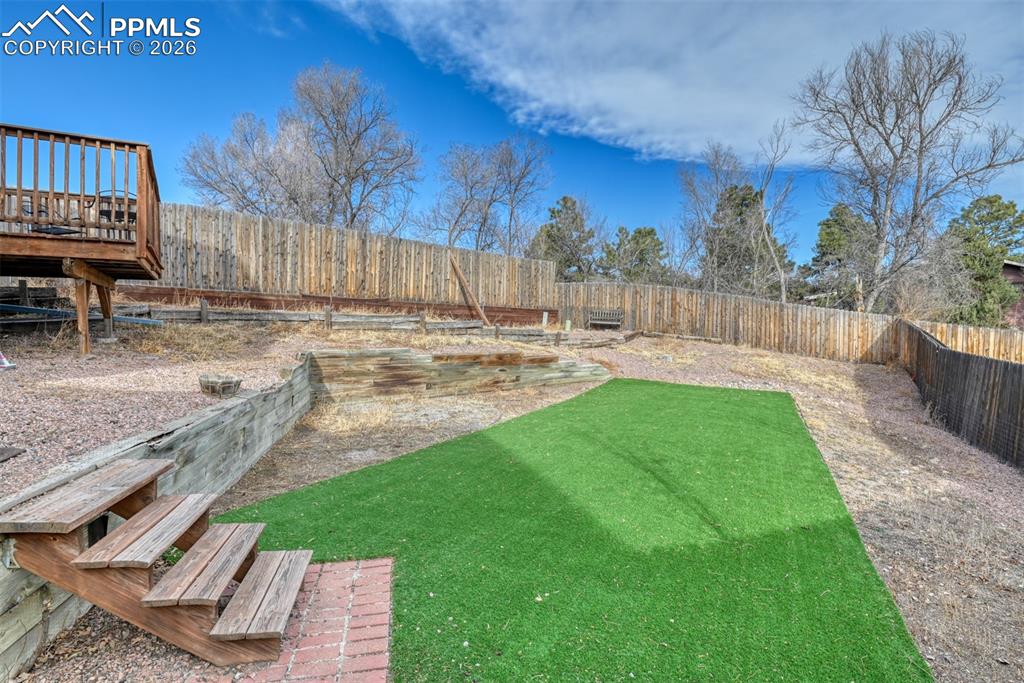 Image 38 of 41: Yard