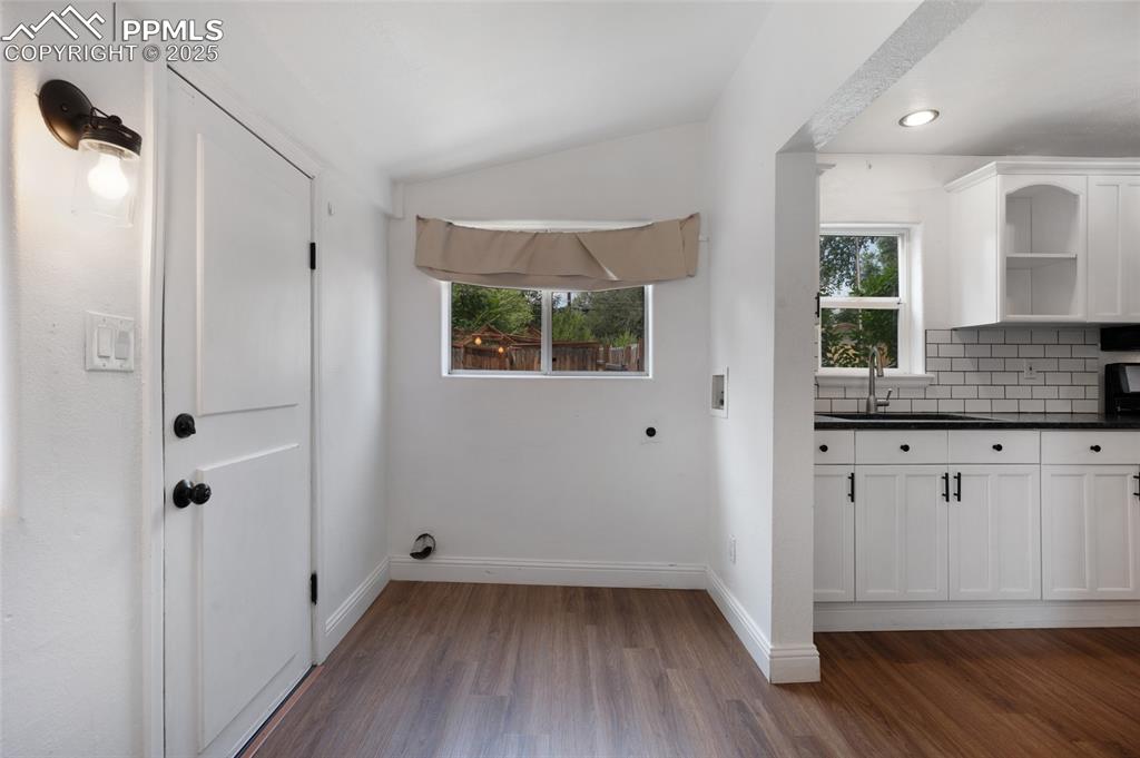 Image 22 of 31: Laundry