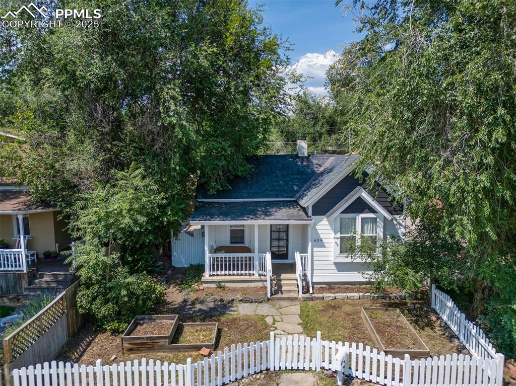 Image 30 of 31: Front of Structure