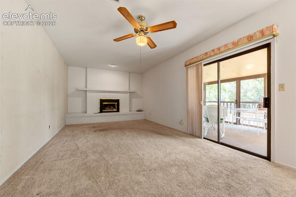 Image 17 of 50: Living Room