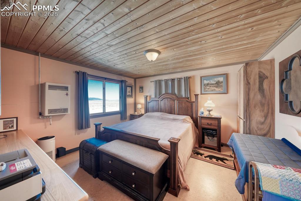 Image 12 of 50: Master Bedroom