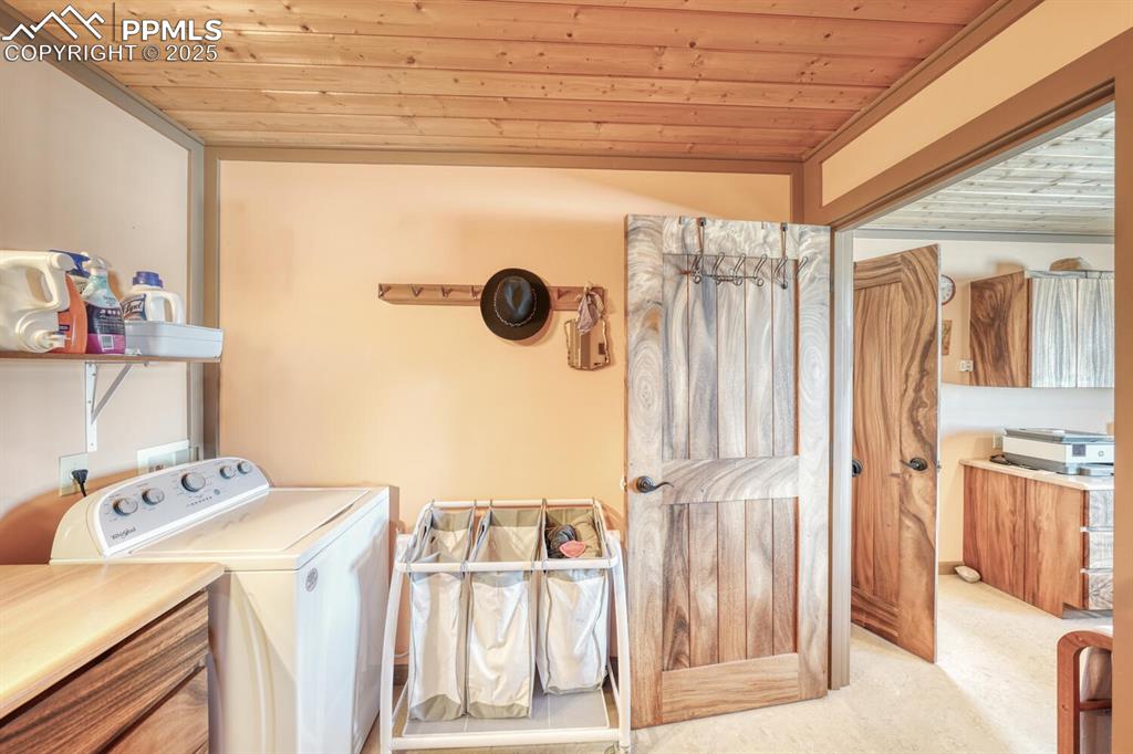 Image 18 of 50: Laundry