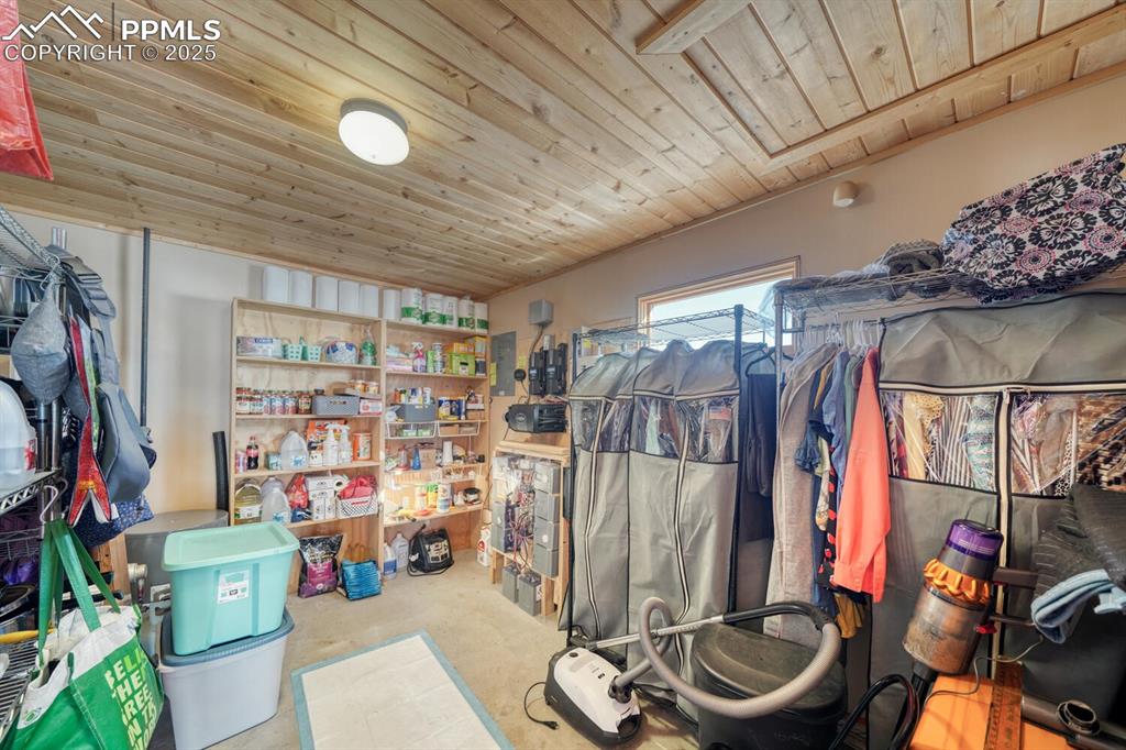 Image 19 of 50: Storage