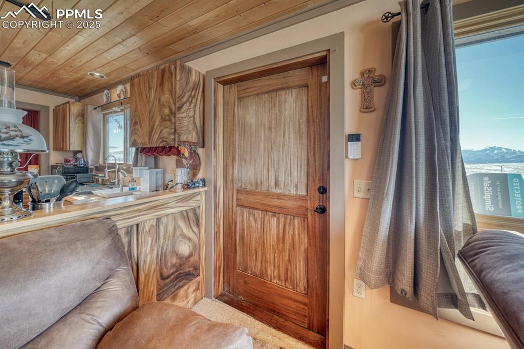 Image 2 of 50: Kitchen