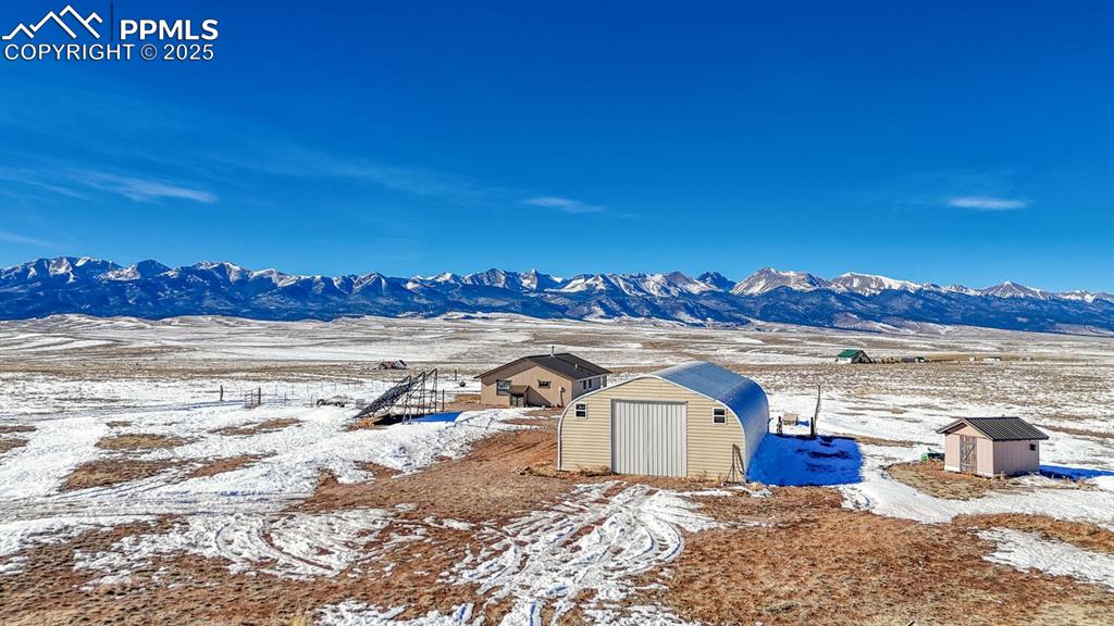 Image 29 of 50: Yard