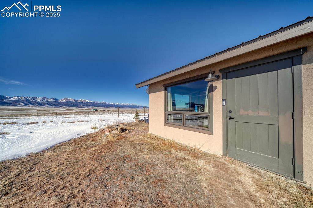 Image 35 of 50: Entry