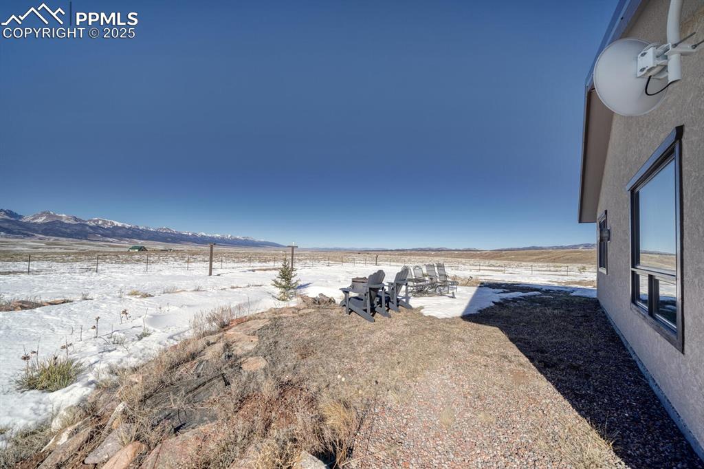 Image 39 of 50: Yard