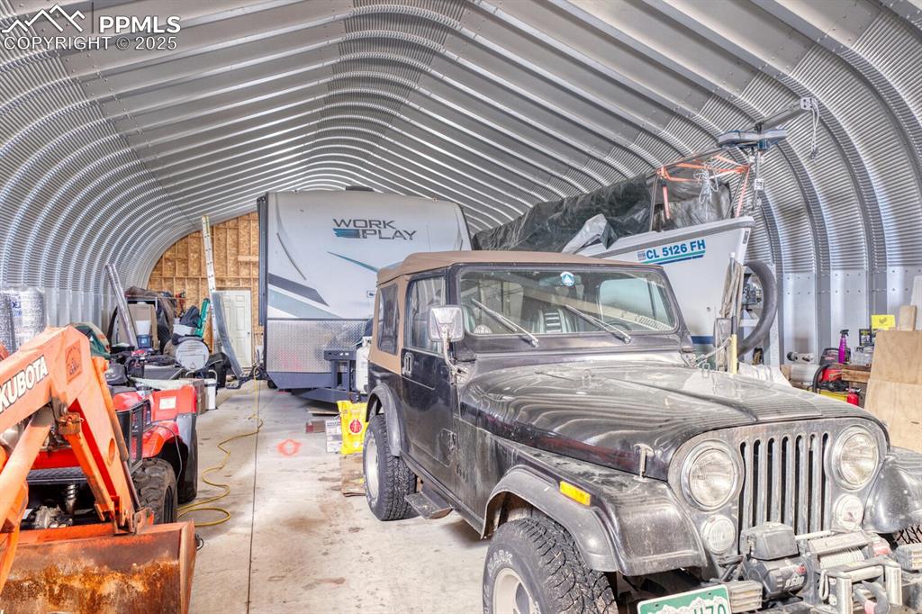 Image 42 of 50: Garage